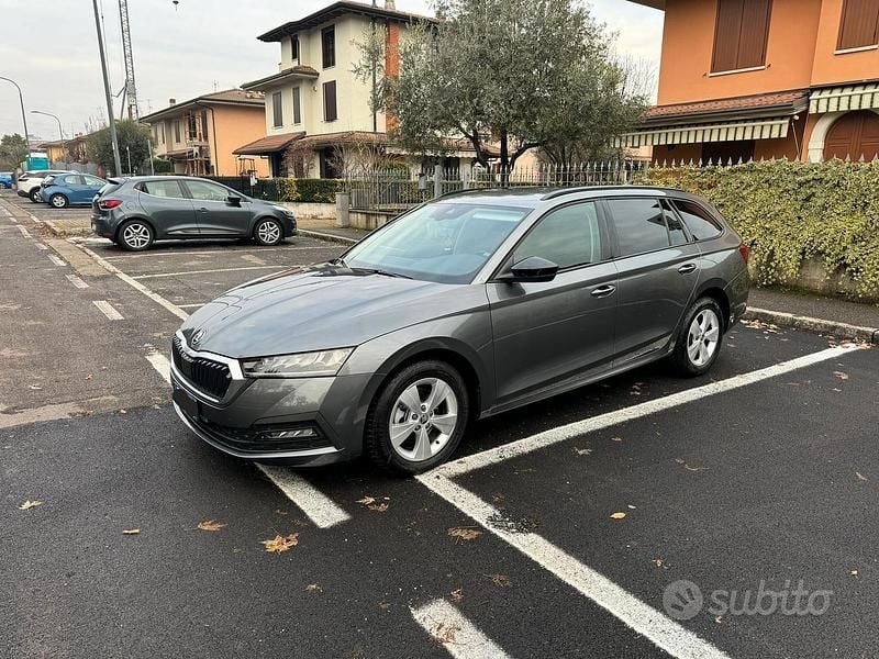 Grigio Usata 2022 Skoda Octavia Station wagon | 17.600 € (Ottimo prezzo) - Immagine 1/4