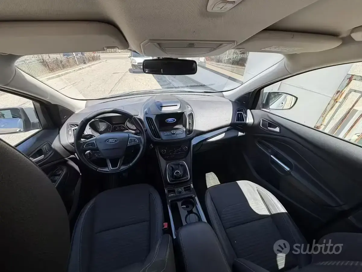 Usata Ford Kuga 120 CV (88 kW) 2017 Grigio SUV