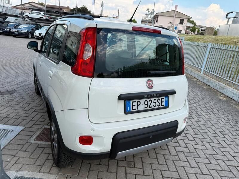 Usata Fiat Panda 4x4 S 75 CV (55 kW) 2012 Bianco Utilitaria