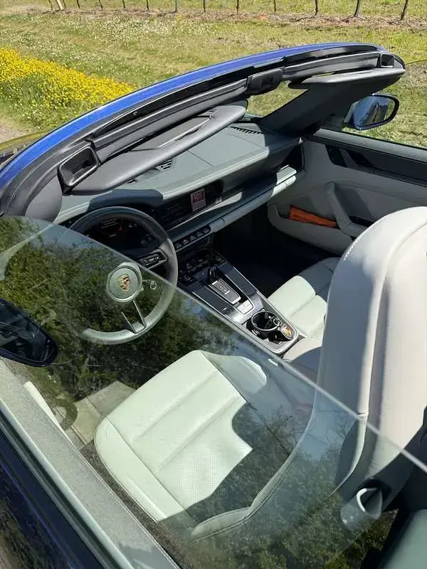 Usata Porsche 992 385 CV (283 kW) 2023 Oro Cabrio