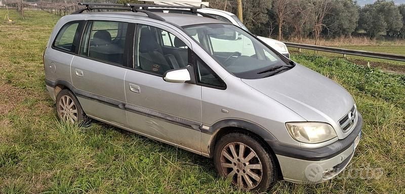 Usata Opel Zafira 125 CV (91 kW) 2003 Grigio Monovolume