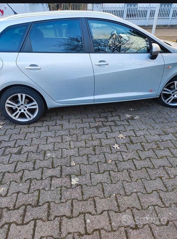 Usata Seat Ibiza 85 CV (62 kW) 2011 Berlina