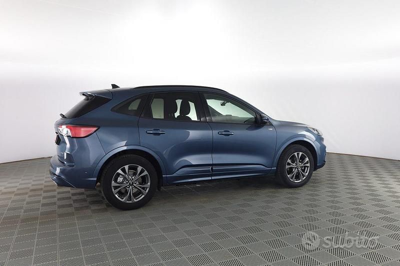 Usata Ford Kuga ST-Line 225 CV (165 kW) 2023 Chrome blu  metallizzato SUV