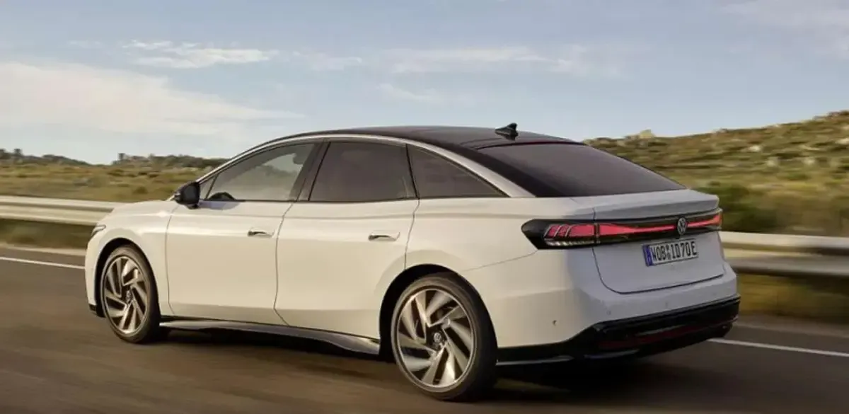 Usata VW ID.7 GTX 88 kW (121 CV) 2024 Argento Utilitaria