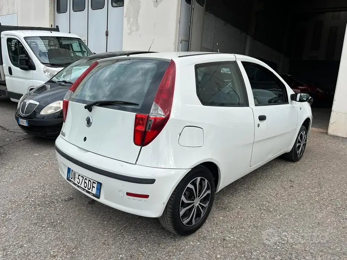 Usata Fiat Punto Classica 60 CV (44 kW) 2008 Bianco Utilitaria