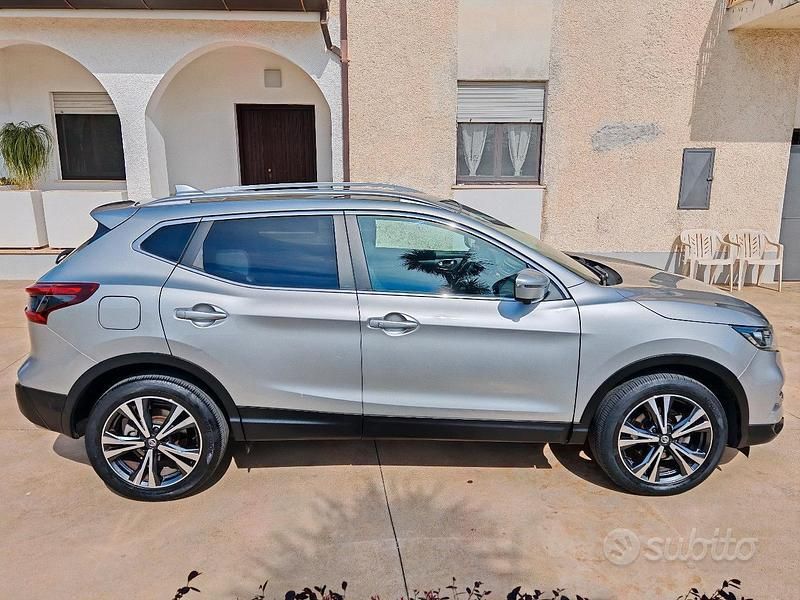 Usata Nissan Qashqai N-Connecta 131 CV (96 kW) 2018 Grigio SUV