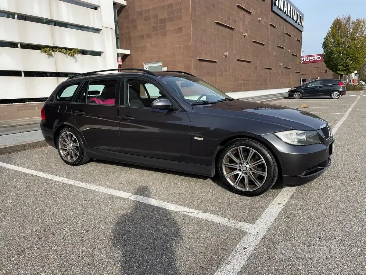 Usata BMW 318 143 CV (105 kW) 2008 Grigio Station wagon
