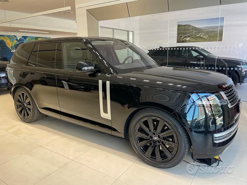 Usata Land Rover Range Rover 530 CV (389 kW) 2023 Nero SUV