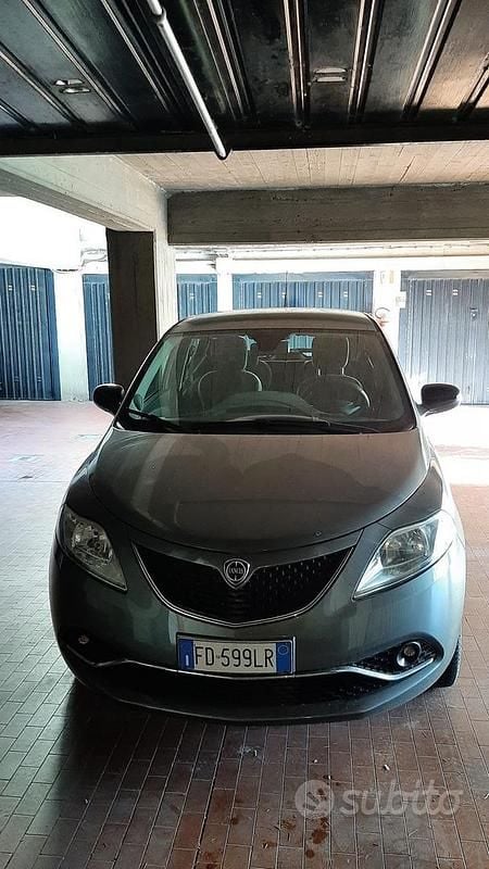 Usata Lancia Ypsilon Platinum 80 CV (58 kW) 2016 Grigio Utilitaria