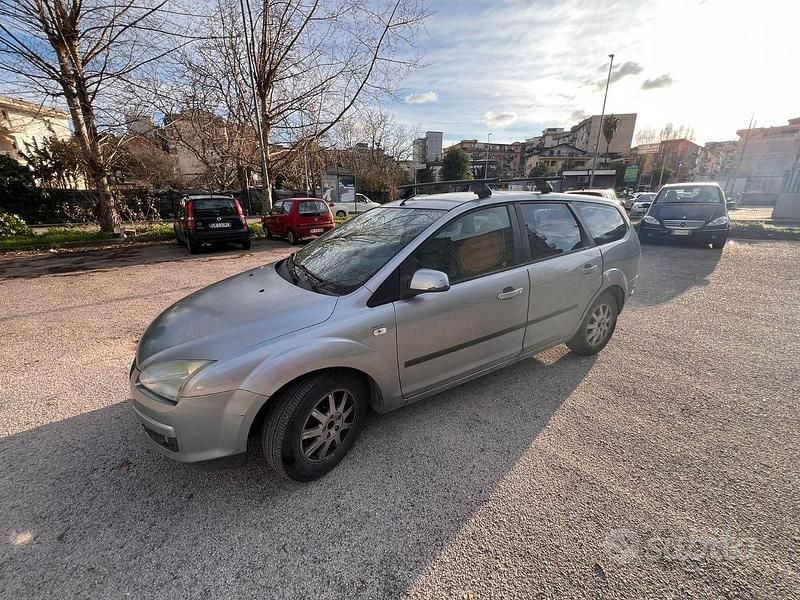 Usata Ford Focus 110 CV (80 kW) 2005 Grigio Station wagon
