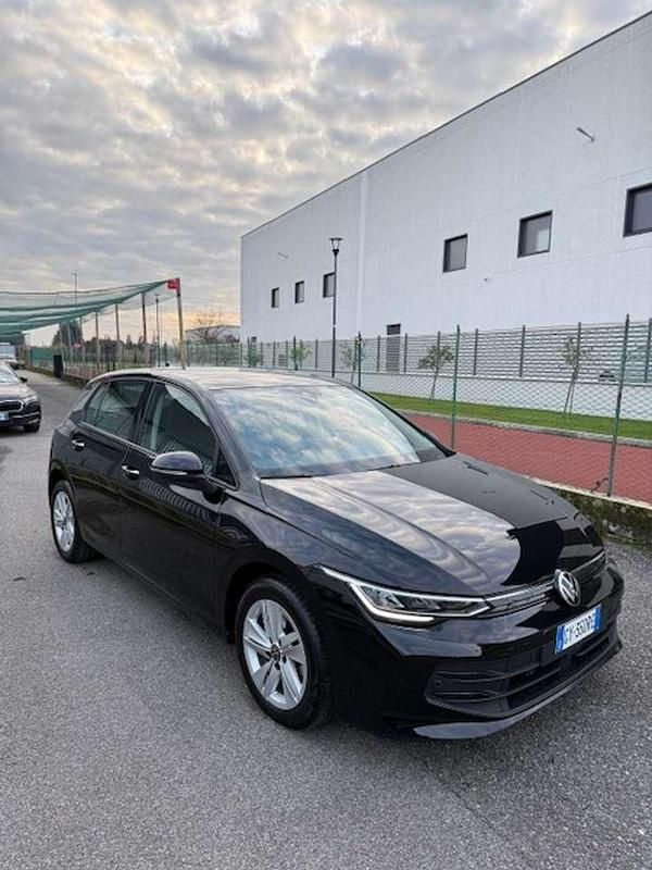 Usata VW Golf VIII Life 116 CV (85 kW) 2025 Nero grenadilla metallizzato Berlina