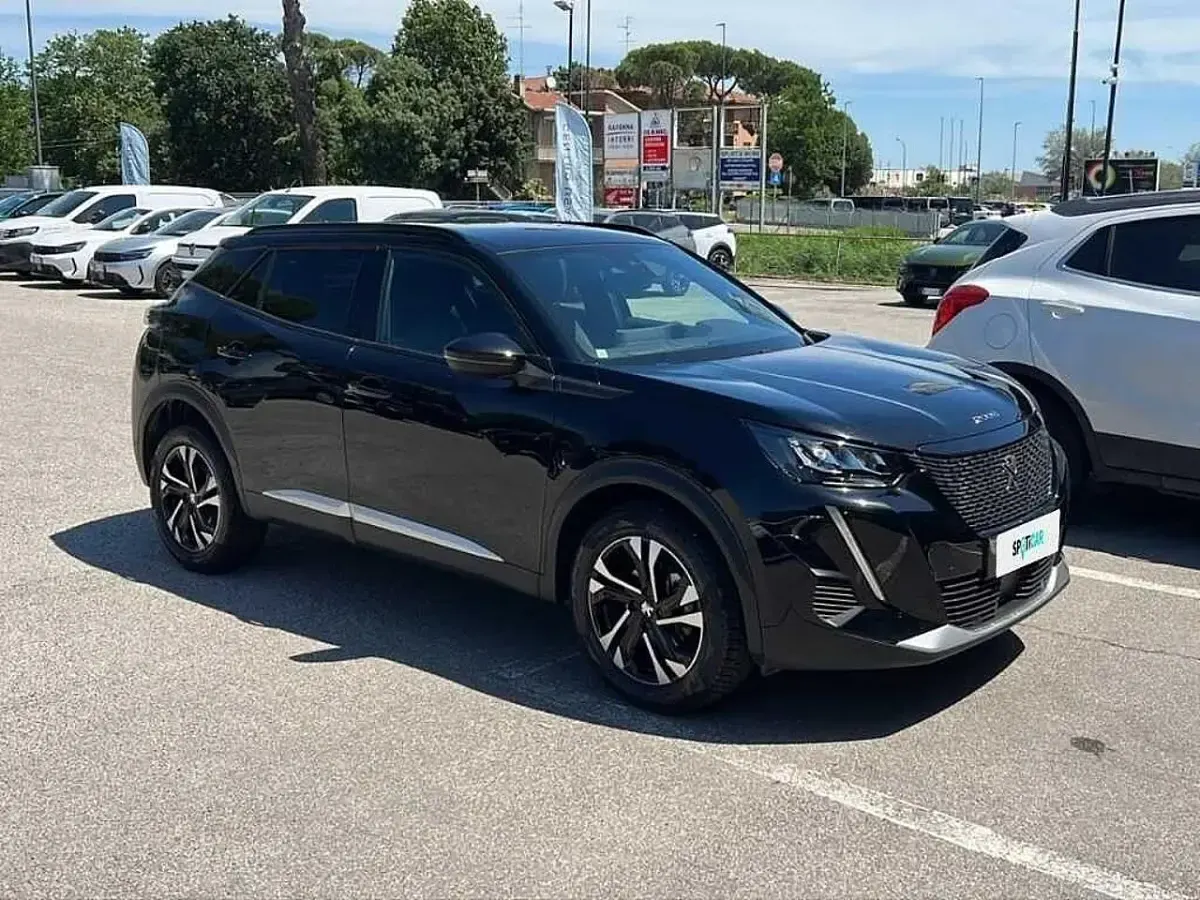 Usata Peugeot 2008 Allure 101 CV (74 kW) 2023 Nero SUV