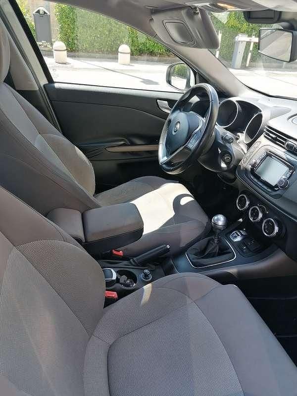 Usata Alfa Romeo Giulietta Distinctive 120 CV (88 kW) 2014 Utilitaria