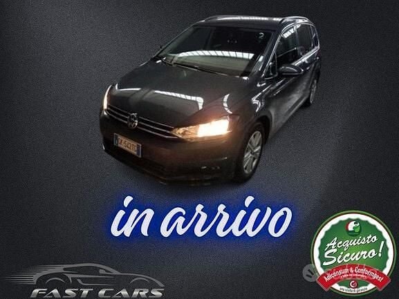 Usata VW Touran Comfortline 122 CV (89 kW) 2022 Grigio Monovolume