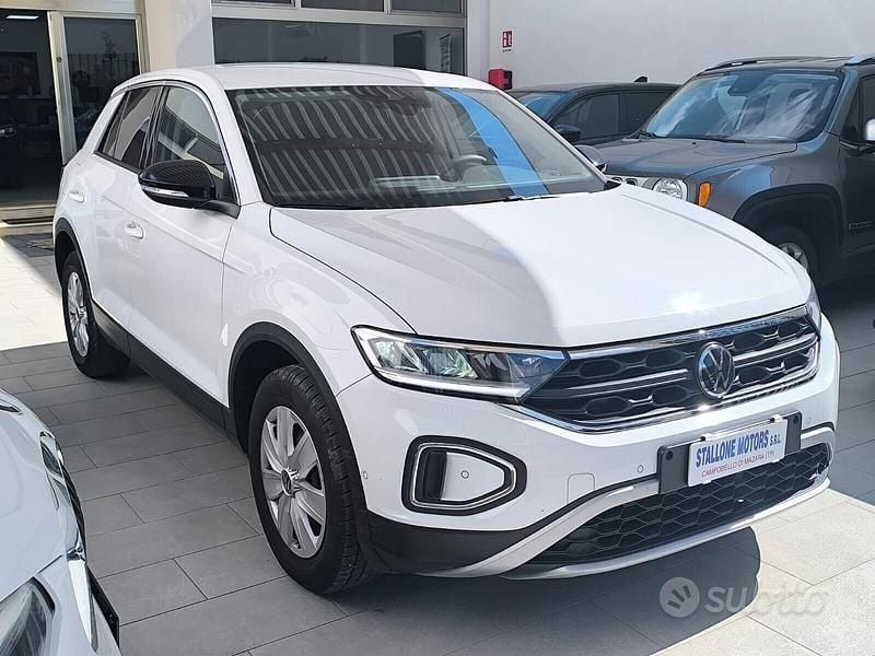 Usata VW T-Roc Life 110 CV (80 kW) 2022 Bianco SUV