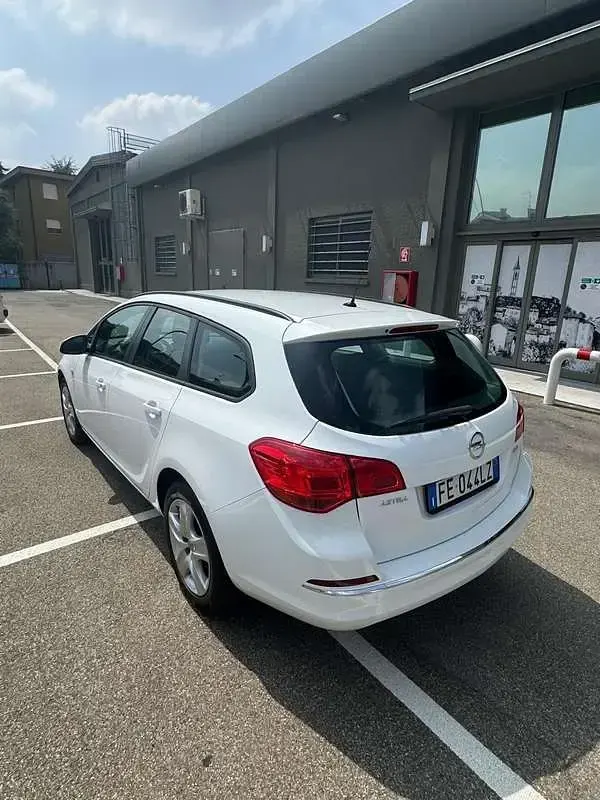 Usata Opel Astra Business 110 CV (80 kW) 2016 Station wagon