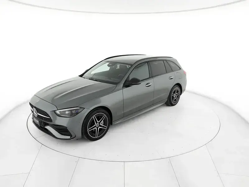 Usata Mercedes 300 Premium Plus 313 CV (230 kW) 2022 Grigio Station wagon