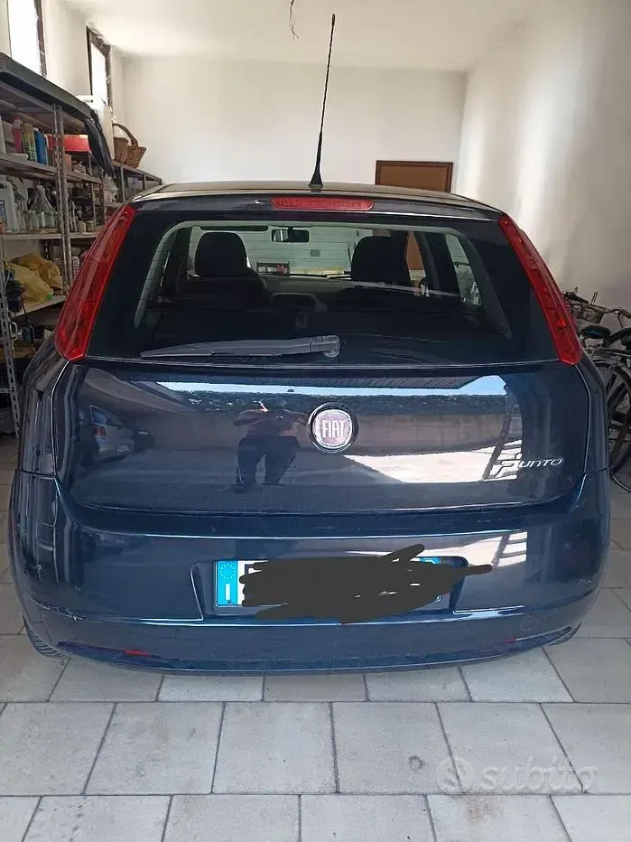 Usata Fiat Grande Punto 69 CV (50 kW) 2012 Nero Utilitaria