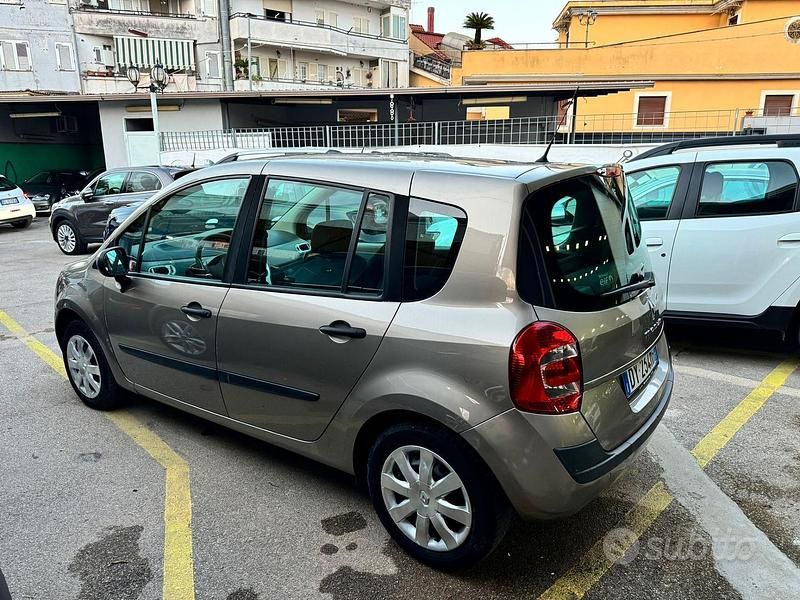 Usata Renault Modus Expression 75 CV (55 kW) 2010 Grigio Monovolume