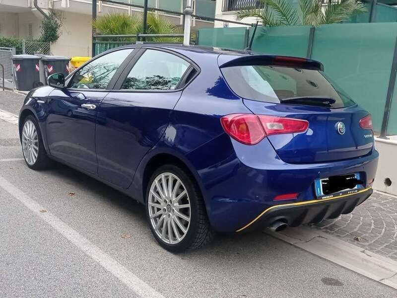 Usata Alfa Romeo Giulietta Business 120 CV (88 kW) 2017 Blu/azzurro Utilitaria