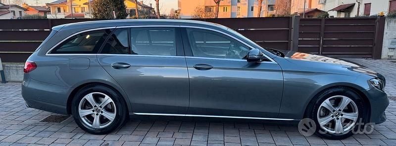 Usata Mercedes E220 Business 194 CV (142 kW) 2018 Grigio Station wagon