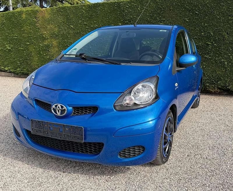 Usata Toyota Aygo 68 CV (50 kW) 2010 Blu/azzurro Utilitaria