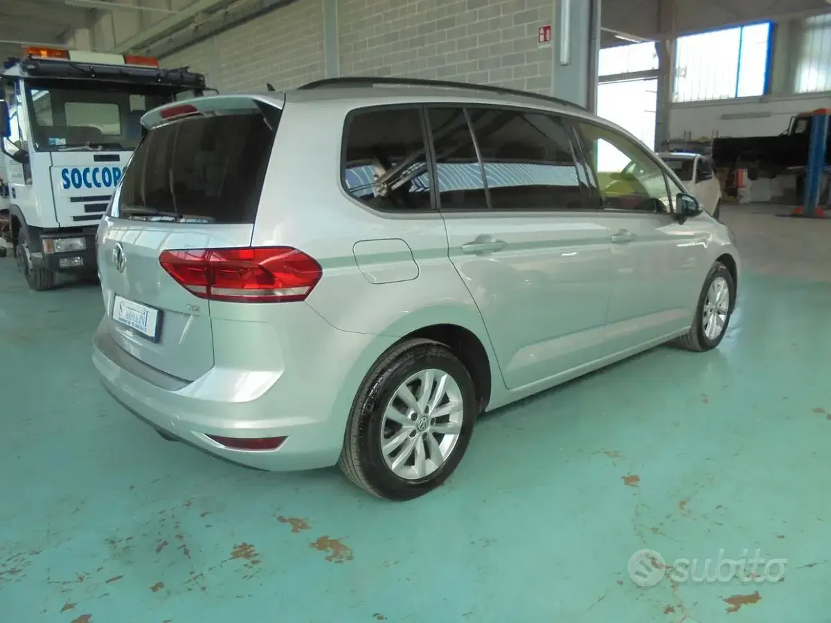 Usata VW Touran Comfortline 116 CV (85 kW) 2017 Grigio Monovolume