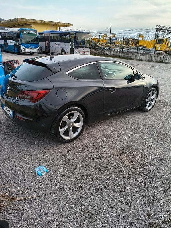Usata Opel Astra GTC 136 CV (100 kW) 2016 Nero Coupé