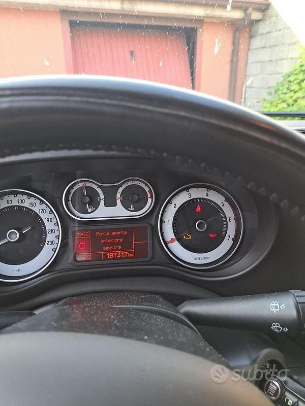 Usata Fiat 500L Living 95 CV (69 kW) 2016 Rosso Monovolume