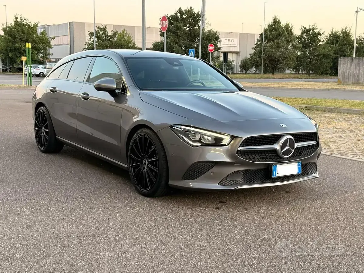Usata Mercedes CLA200 2022 Grigio Coupé