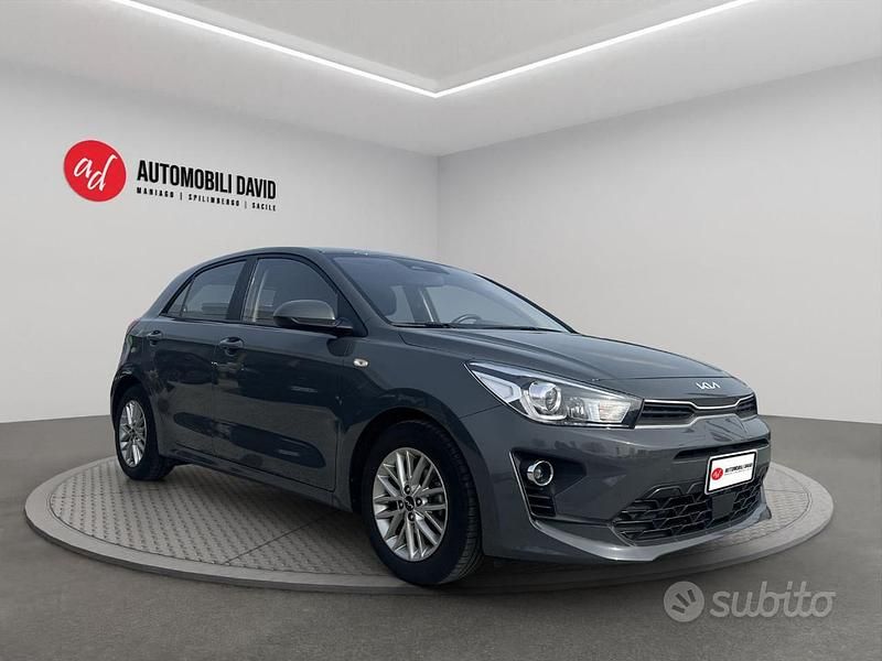 Usata Kia Rio Style 84 CV (61 kW) 2022 Grigio Berlina