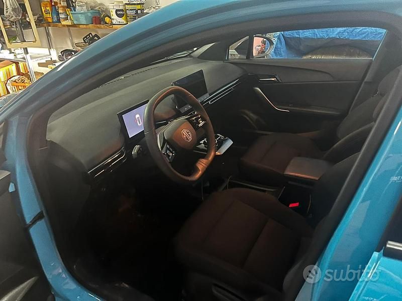 Usata MG MG4 EV 125 kW (170 CV) 2024 Blu Utilitaria