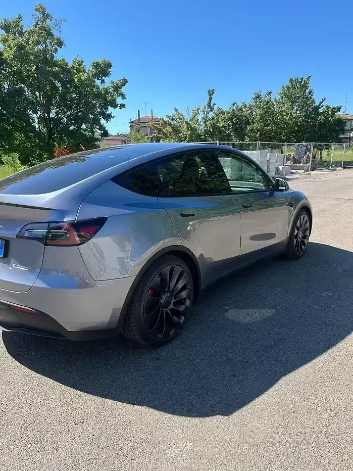 Usata Tesla Model Y Performance 185 kW (252 CV) 2023 Grigio SUV