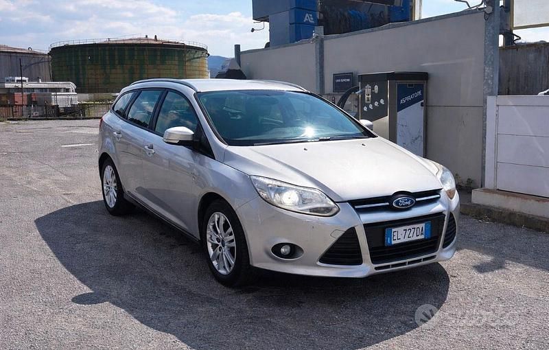 Usata Ford Focus 115 CV (84 kW) 2012 Grigio Station wagon