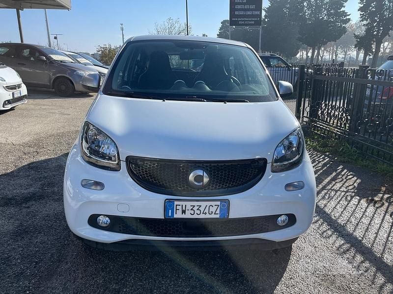Usata Smart ForFour 70 CV (51 kW) 2019 Bianco Utilitaria