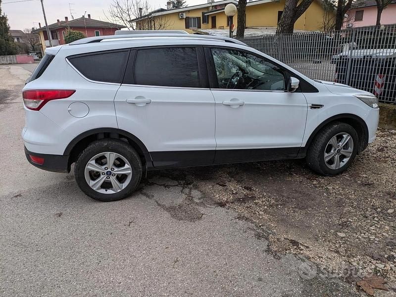 Usata Ford Kuga 150 CV (110 kW) 2016 Bianco SUV