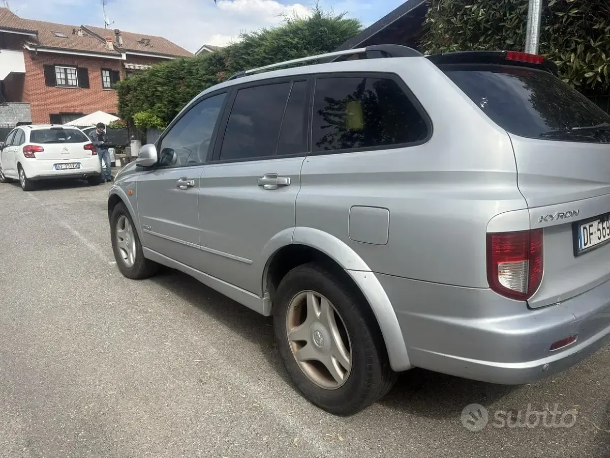 Usata SsangYong Kyron 141 CV (103 kW) 2007 Grigio SUV