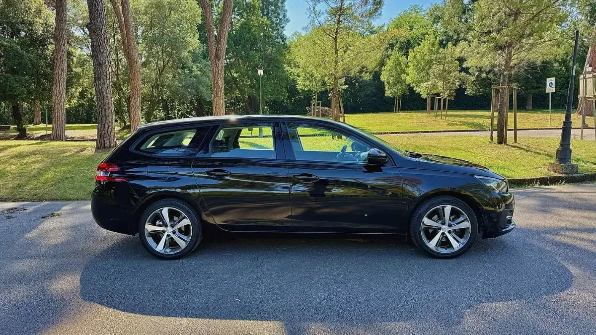 Usata Peugeot 308 SW Active 120 CV (88 kW) 2018 Station wagon