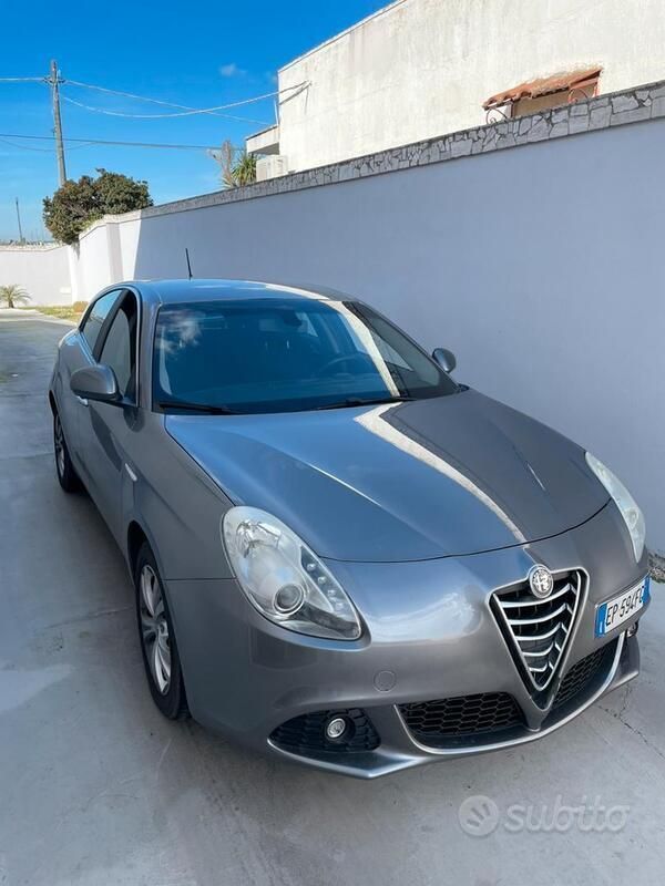 Usata 2012 Alfa Romeo Giulietta Due volumi | 5000 € (Buon prezzo) - Immagine 1/4