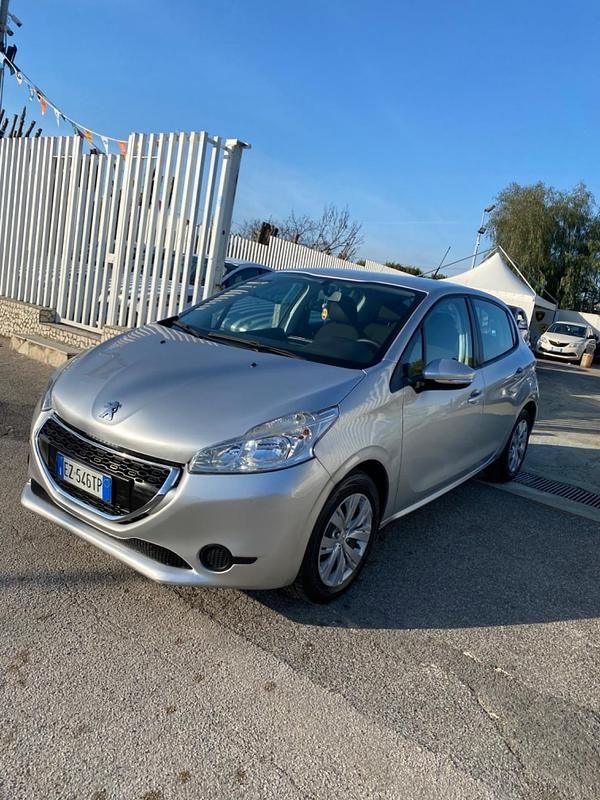 Usata Peugeot 208 Access 67 CV (49 kW) 2015 Grigio Utilitaria