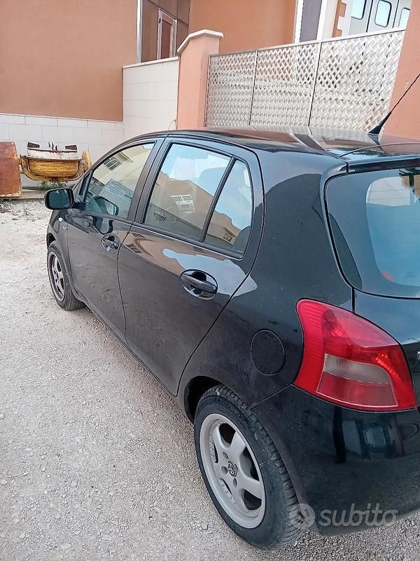 Usata Toyota Yaris 90 CV (66 kW) 2008 Nero Berlina