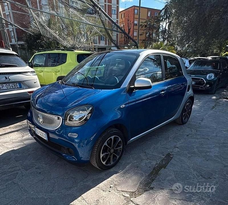 Usata Smart ForFour Passion 71 CV (52 kW) 2015 Blu Utilitaria