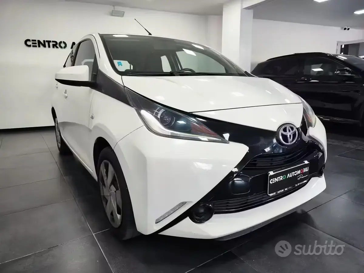 Usata Toyota Aygo X-wave 69 CV (50 kW) 2017 Bianco Utilitaria