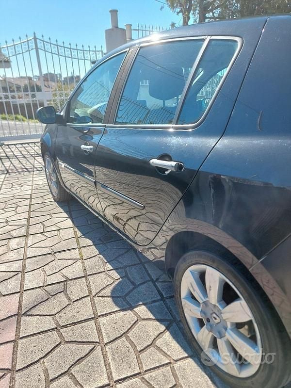 Usata Renault Clio III 75 CV (55 kW) 2009 Nero Berlina