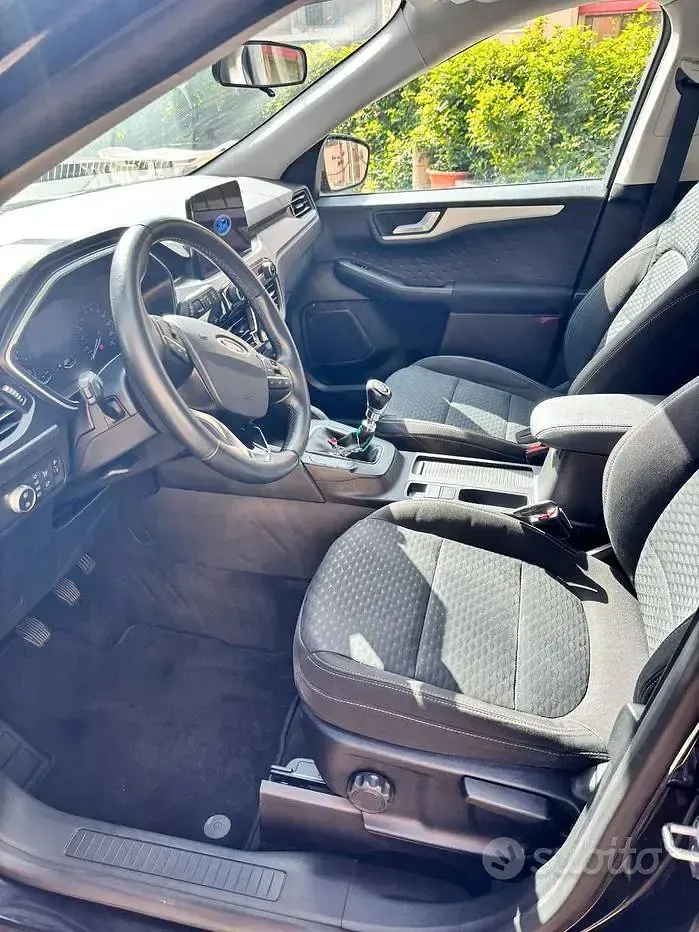 Usata Ford Kuga 120 CV (88 kW) 2021 Nero SUV