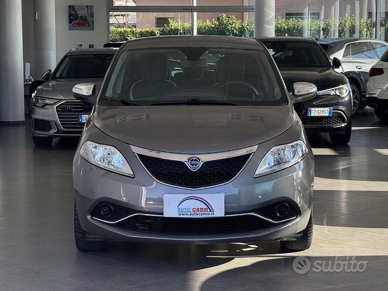 Usata Lancia Ypsilon Platinum 69 CV (50 kW) 2018 Grigio Utilitaria