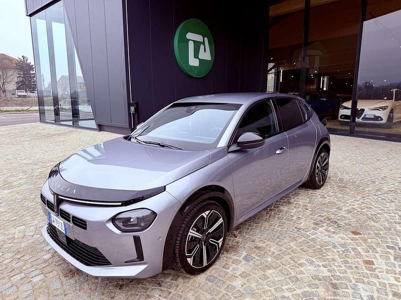 Usata Lancia Ypsilon 101 CV (74 kW) 2024 Argento Utilitaria