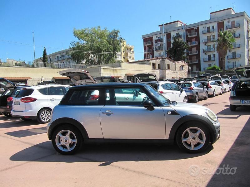 Usata Mini Cooper D 108 CV (79 kW) 2009 Grigio Utilitaria