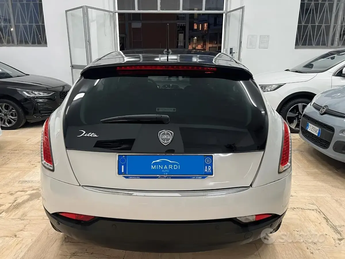 Begagnad Lancia Delta 120 HK (88 kW) 2011 Beige Halvkombi