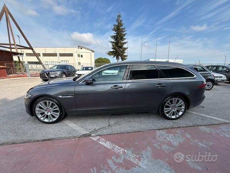 Usata Jaguar XF Sportbrake Prestige 241 CV (177 kW) 2017 Grigio Station wagon